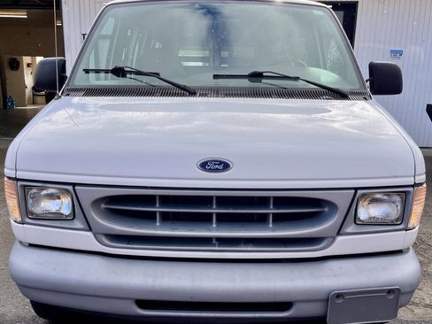 Used 1999 Ford E-150 and Econoline 150 Wagon image 8