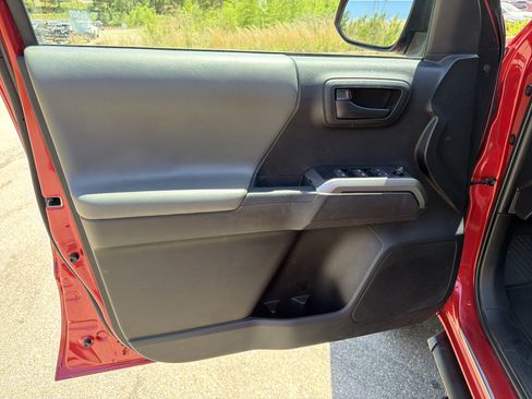 Used 2023 Toyota Tacoma SR5 w/ Technology Package image 10