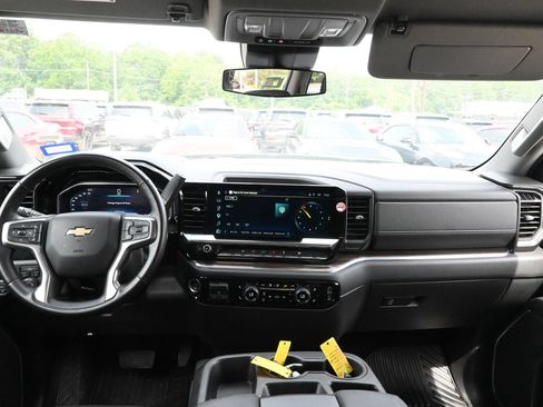 Used 2025 Chevrolet Silverado 1500 LT RWD image 29