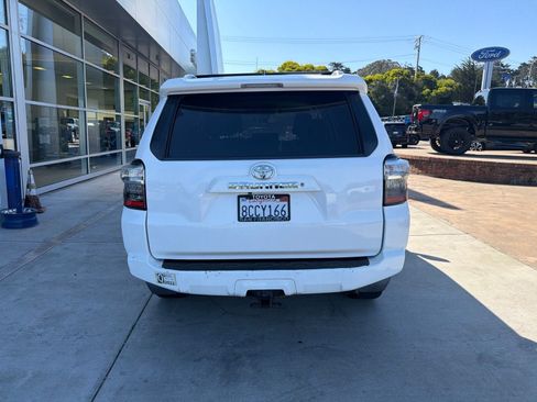 Used 2016 Toyota 4Runner SR5 RWD image 7