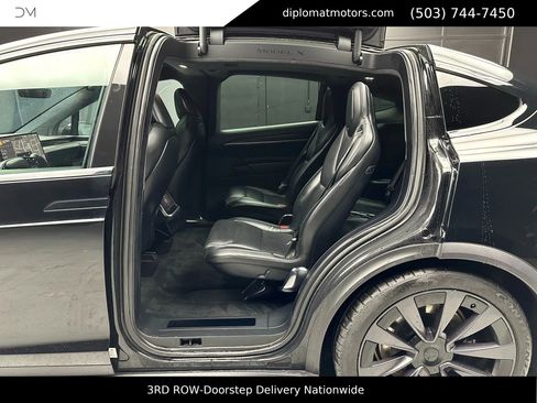 Used 2022 Tesla Model X image 18