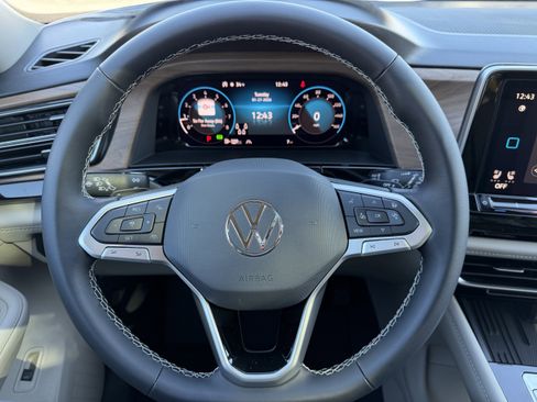 New 2026 Volkswagen Atlas SE FWD image 18