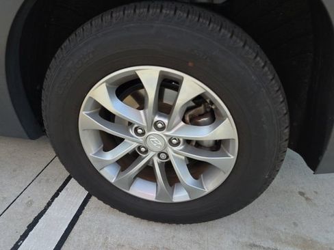 Used 2019 Hyundai Santa Fe SE FWD image 4