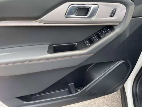 New 2026 Ford Explorer Active RWD image 12