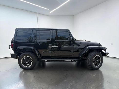 Used 2012 Jeep Wrangler Unlimited Sahara AWD/4WD image 2