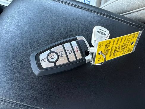 Certified 2022 Ford Edge Titanium AWD/4WD image 12