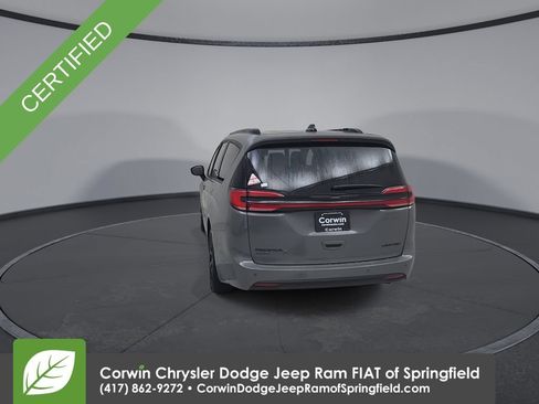 Certified 2025 Chrysler Pacifica Limited FWD image 12