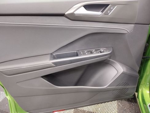 New 2025 Volkswagen Taos SE image 17