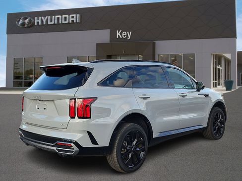 Used 2023 Kia Sorento SX image 4