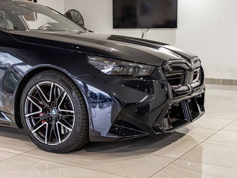 Used 2025 BMW M5 w/ Carbon Package image 3