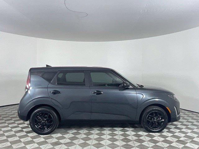 Used 2025 Kia Soul LX w/ LX Technology Package FWD image 4