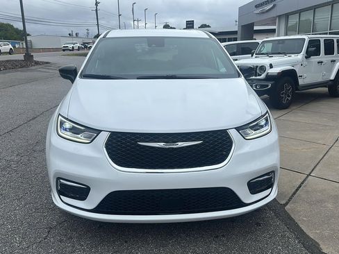 New 2026 Chrysler Pacifica Select image 3