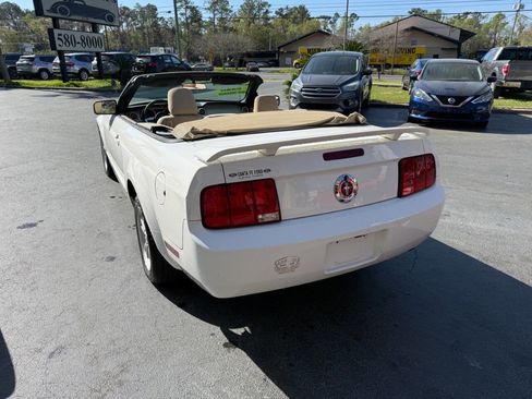 Used 2005 Ford Mustang Convertible image 2