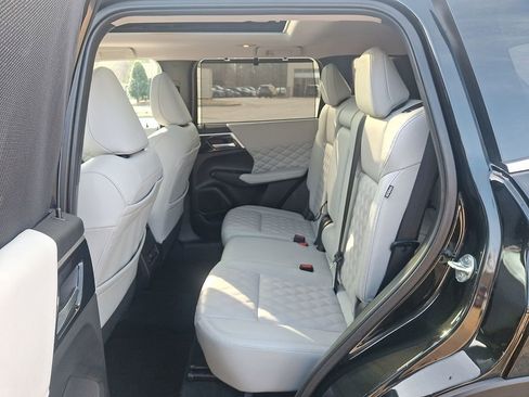 Used 2024 Mitsubishi Outlander SEL image 11