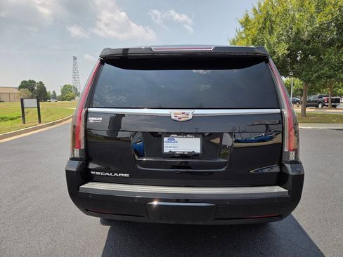 Used 2020 Cadillac Escalade Premium Luxury RWD image 8