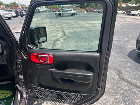 Used 2018 Jeep Wrangler Unlimited Sport S AWD/4WD image 9