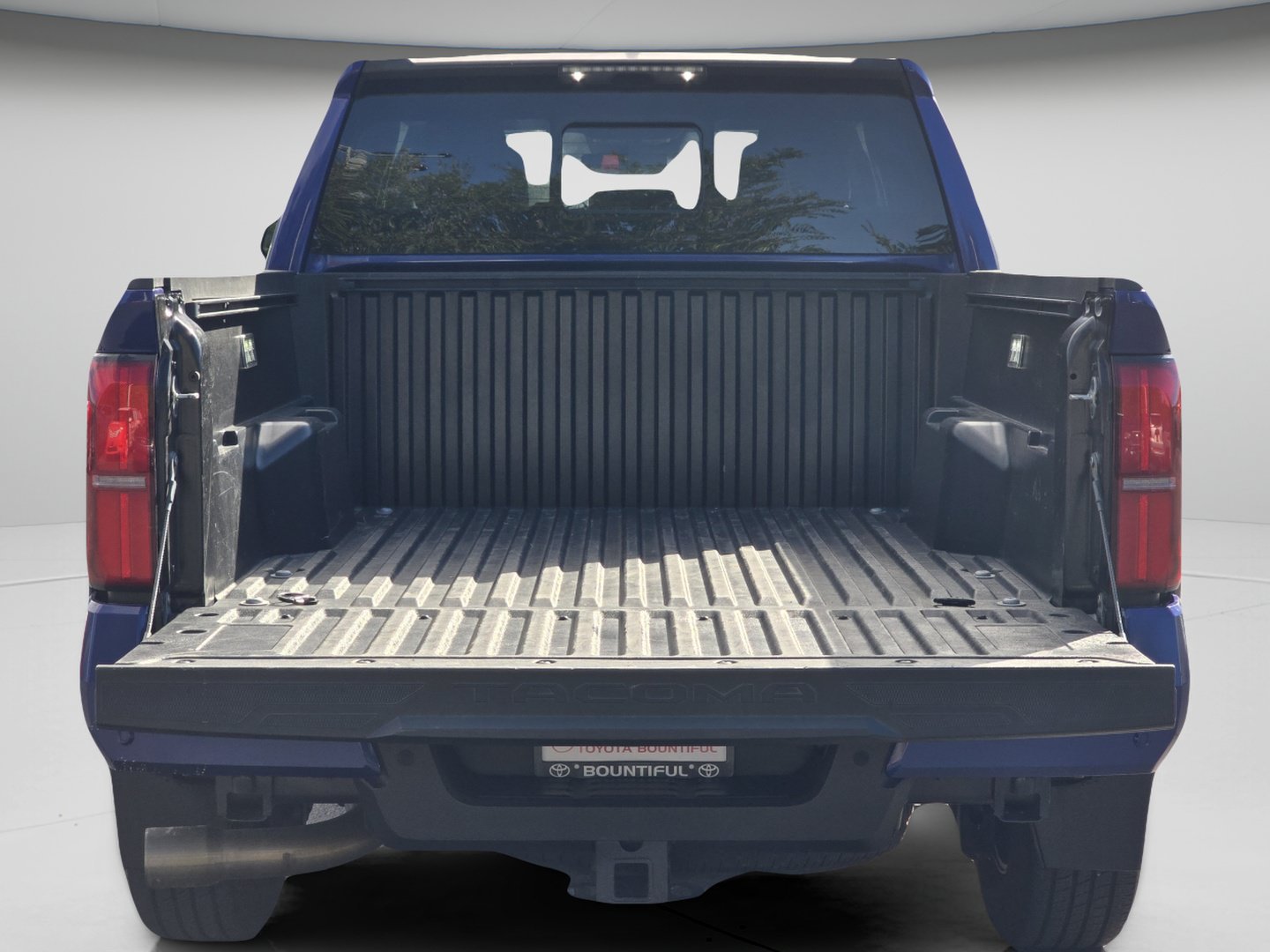 Used 2024 Toyota Tacoma SR5 AWD/4WD image 26
