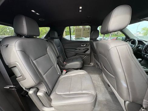 Used 2023 Chevrolet Traverse LT FWD image 23