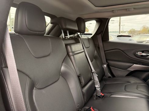 Used 2019 Jeep Cherokee Limited w/ Technology Group image 34