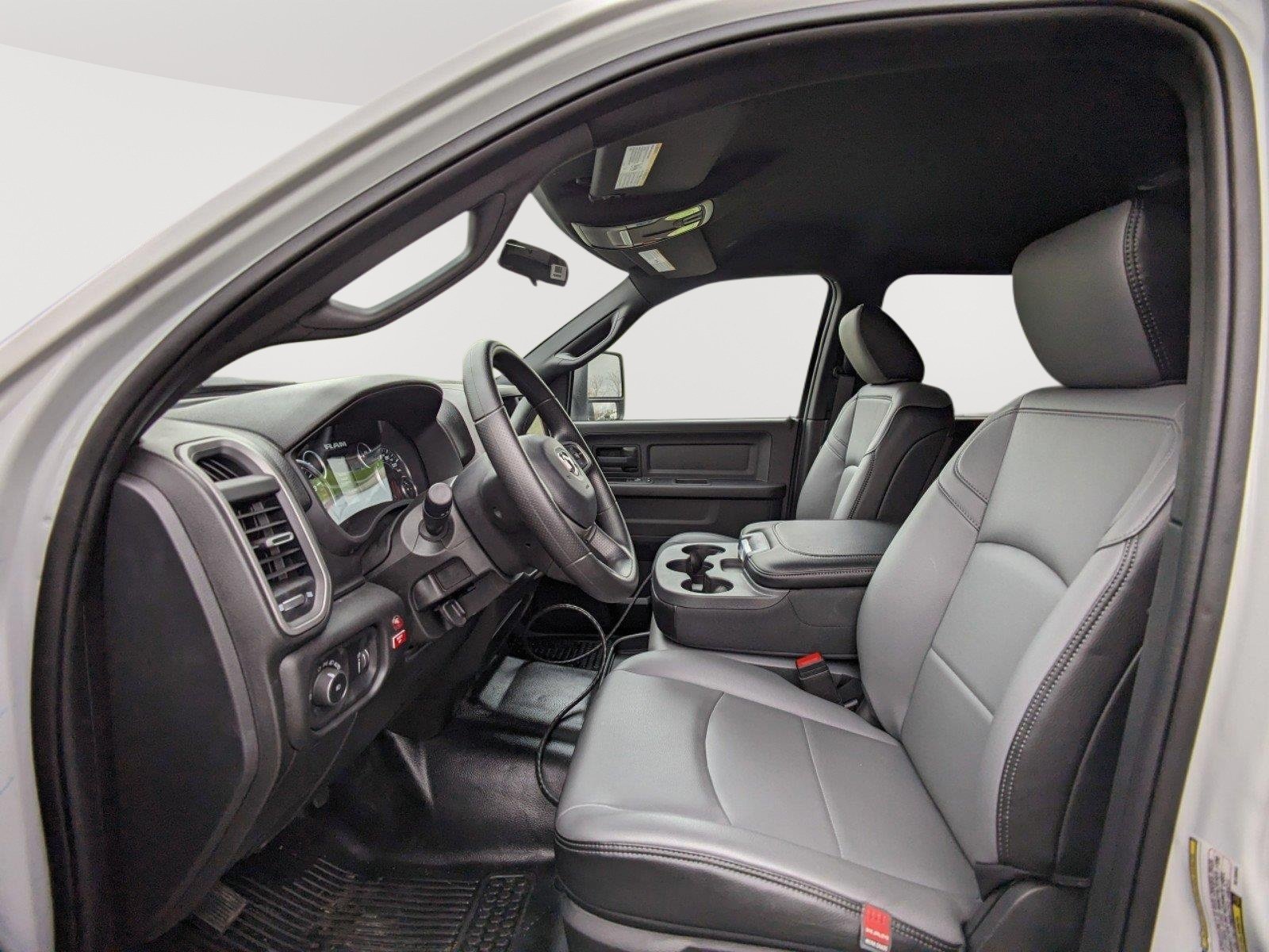New 2024 RAM 3500 Tradesman w/ Chrome Appearance Group AWD/4WD image 16