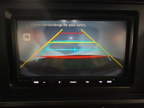 Used 2017 Toyota Tacoma TRD Sport image 18