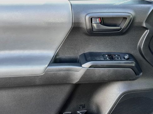 Used 2022 Toyota Tacoma SR RWD image 18