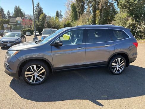 Used 2018 Honda Pilot Touring image 2