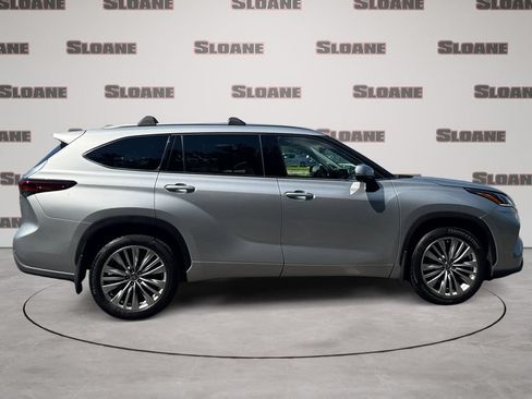 Used 2023 Toyota Highlander Platinum AWD/4WD image 6
