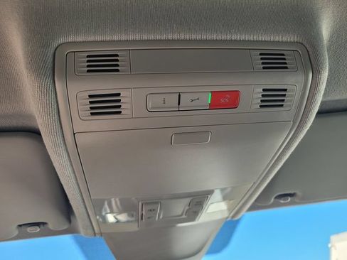 Used 2023 Volkswagen Tiguan SE FWD image 22