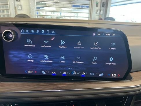 Used 2025 Chevrolet Suburban LT AWD/4WD image 20