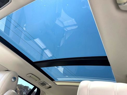 Used 2016 Land Rover Range Rover HSE image 22