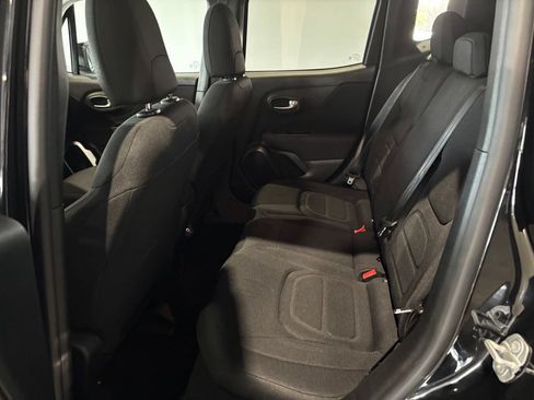 Used 2020 Jeep Renegade Latitude w/ Cold Weather Group AWD/4WD image 17