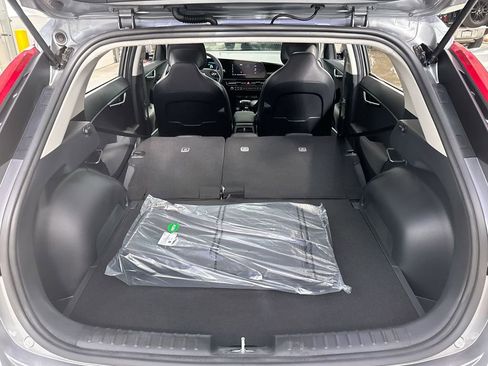 Used 2025 Kia Niro EX Touring image 29