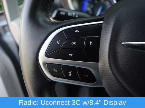 Used 2017 Chrysler Pacifica Touring-L FWD image 6