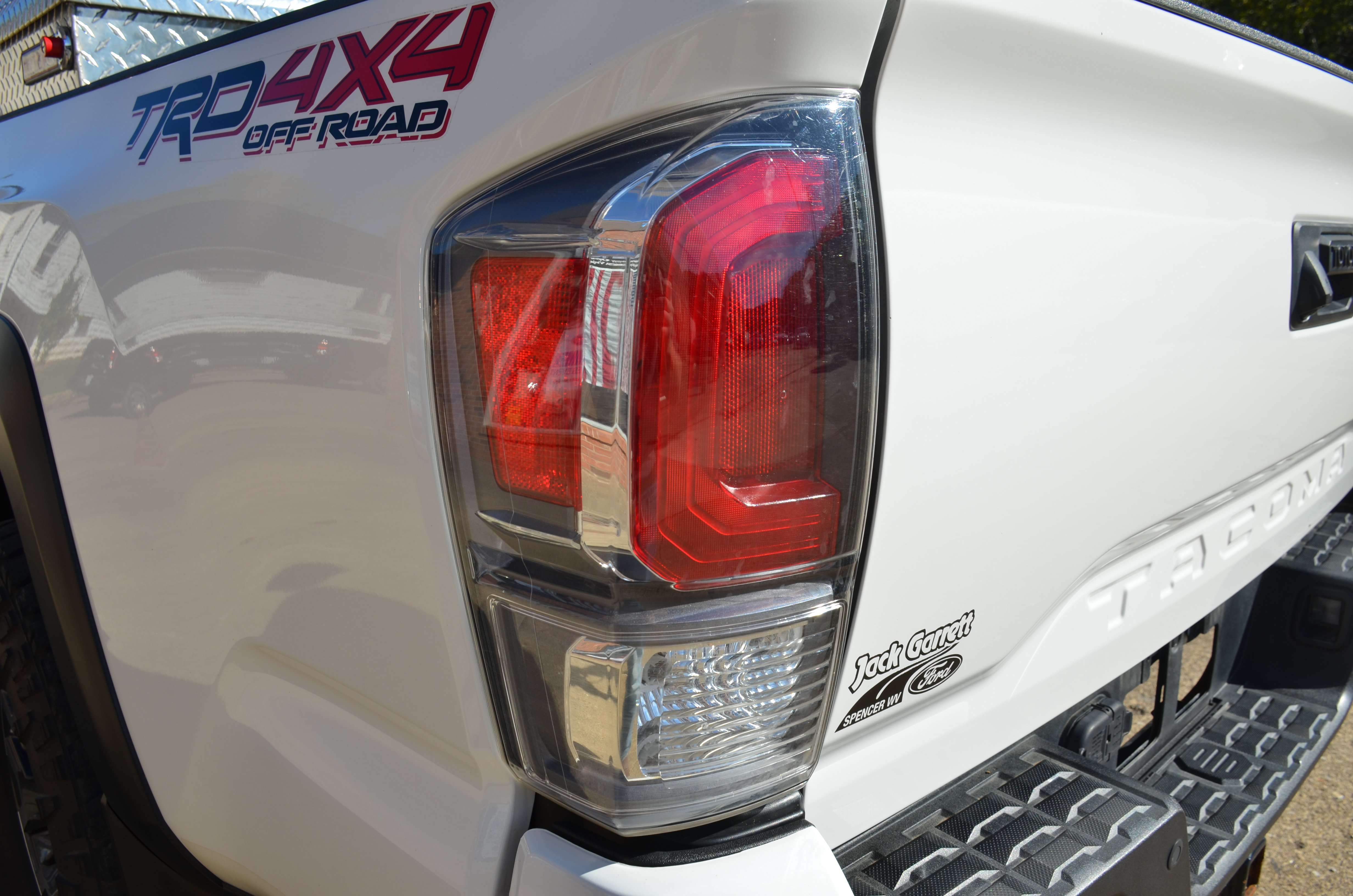 Used 2023 Toyota Tacoma TRD Off-Road w/ Technology Package AWD/4WD image 11