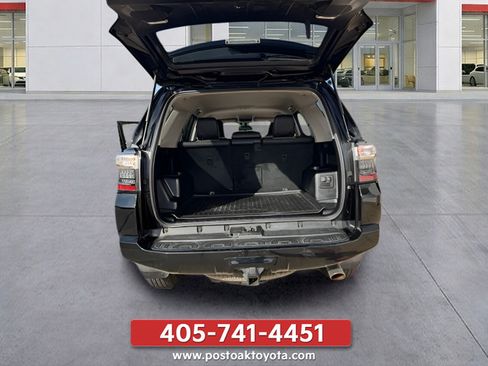 Used 2018 Toyota 4Runner SR5 Premium AWD/4WD image 36