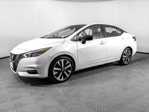 Used 2022 Nissan Versa SR FWD image 2