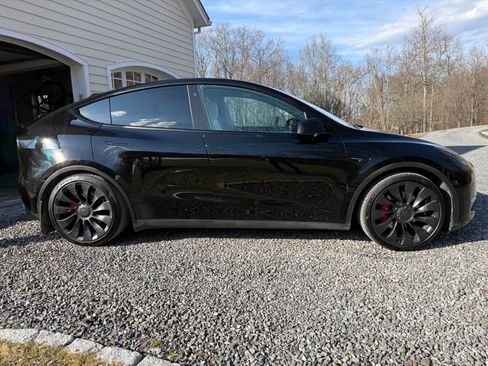 Used 2022 Tesla Model Y Performance image 8