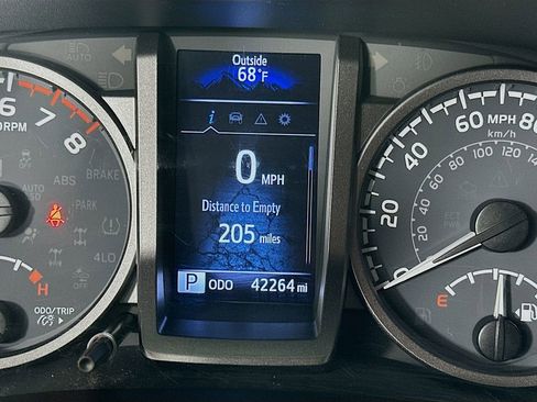 Used 2023 Toyota Tacoma TRD Off-Road image 12