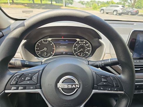 Used 2025 Nissan Altima 2.5 SV FWD image 24