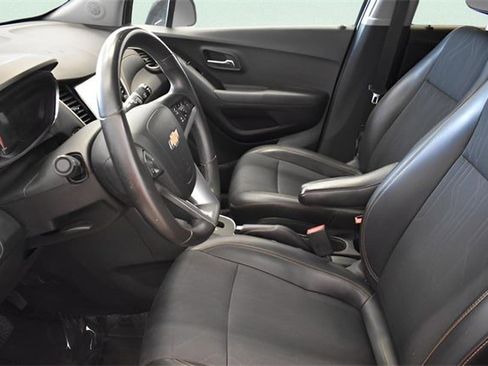 Used 2017 Chevrolet Trax LT w/ LT Convenience Package image 23