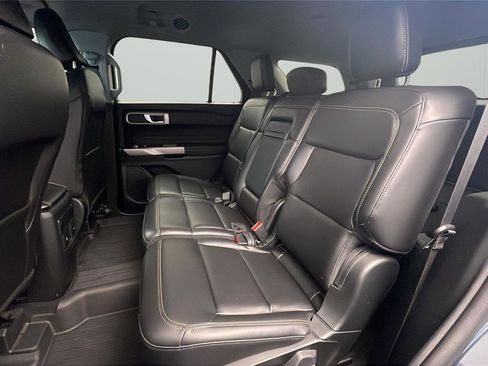 Used 2023 Ford Explorer XLT w/ Equipment Group 202A RWD image 11