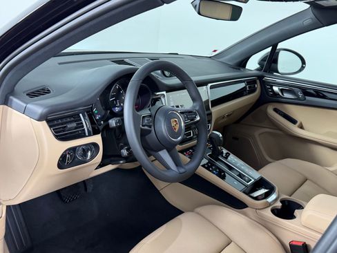 New 2026 Porsche Macan image 4