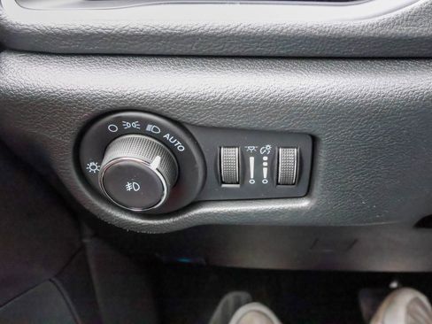 New 2026 Chrysler Pacifica Pinnacle w/ Trailer Tow Group FWD image 30
