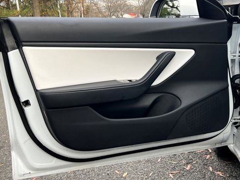 Used 2018 Tesla Model 3 Long Range image 17