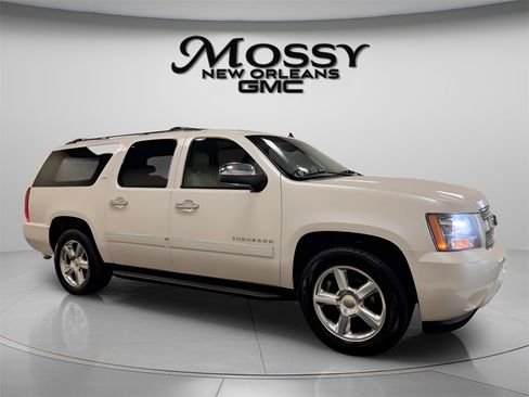 Used 2011 Chevrolet Suburban LTZ image 3