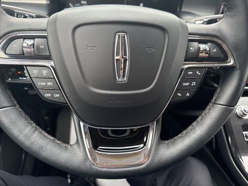 Used 2022 Lincoln Nautilus FWD image 13