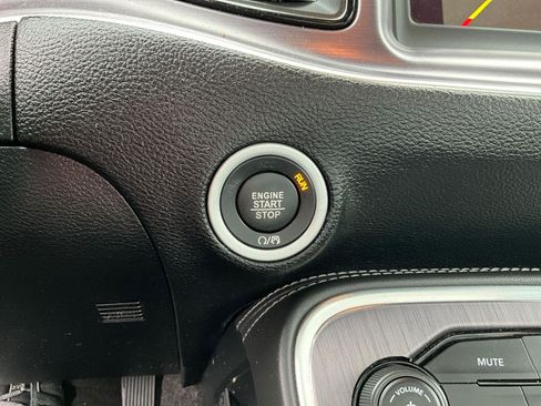 Used 2018 Dodge Challenger SXT RWD image 15