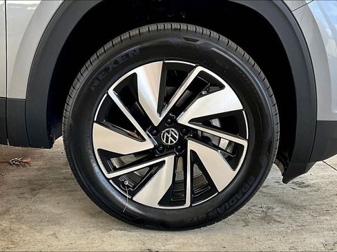 New 2026 Volkswagen Atlas SEL image 8