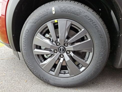 New 2025 Nissan Pathfinder SV w/ SV Premium Package image 4